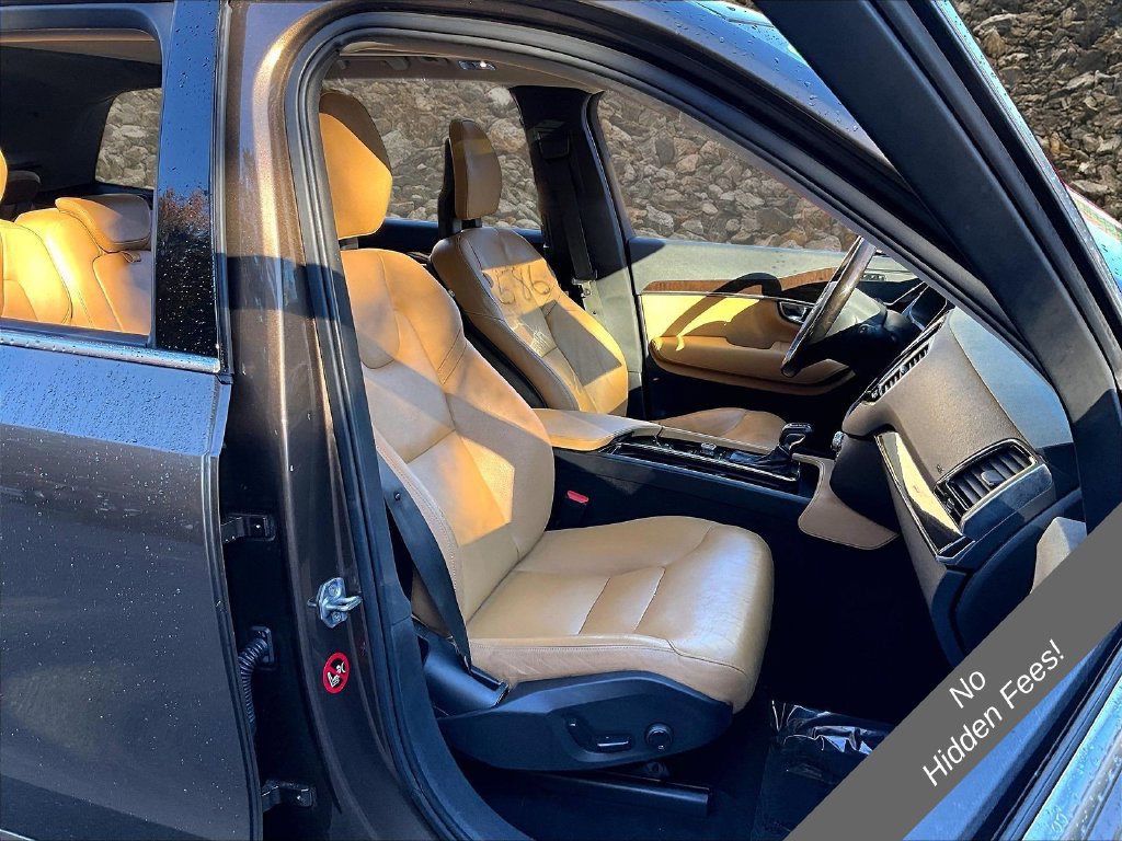 Used 2016 Volvo XC90 T6 Momentum AWD/4WD image 7