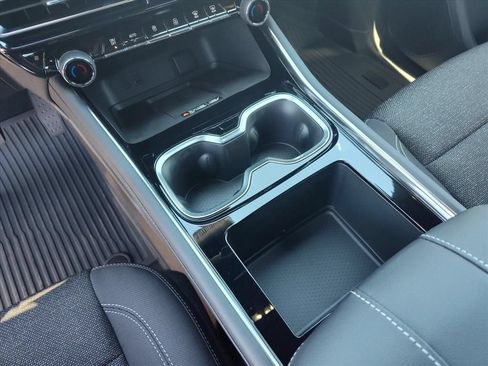 New 2026 Chevrolet Traverse LT w/ Sun and Wheel Package FWD image 13