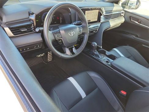 Used 2025 Toyota Camry SE image 6