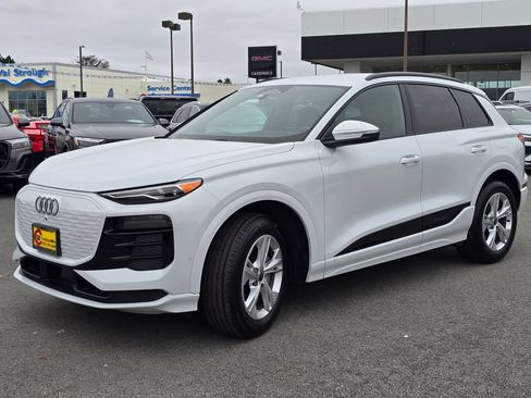 Used 2025 Audi Q6 e-tron Premium w/ Convenience Package RWD image 2