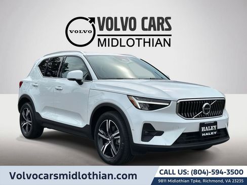 Used 2023 Volvo XC40 B5 Plus AWD/4WD image 1
