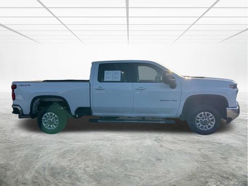 Used 2025 Chevrolet Silverado 2500 LT w/ Convenience Package image 3