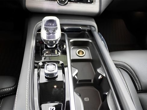 New 2025 Volvo XC90 T8 Ultra w/ Protection Package Premier image 28