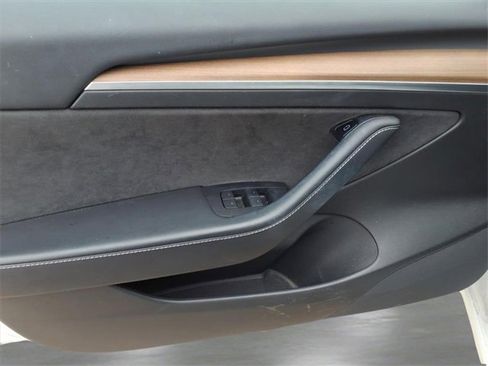 Used 2021 Tesla Model 3 Standard Range Plus image 14