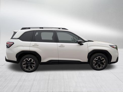 Used 2025 Subaru Forester Premium AWD/4WD image 8