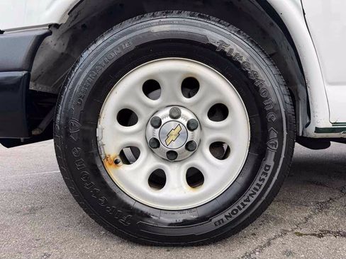 Used 2014 Chevrolet Express 1500 RWD image 9