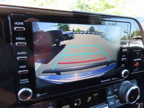 Used 2022 Toyota Highlander XLE image 26