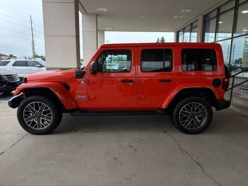 Used 2023 Jeep Wrangler Unlimited Sahara w/ Cold Weather Group AWD/4WD image 2