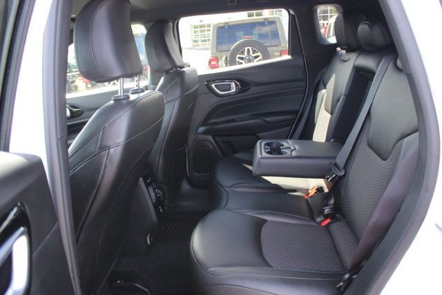 Used 2025 Jeep Compass Latitude w/ Convenience Group AWD/4WD image 22