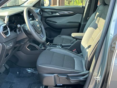 Used 2024 Chevrolet TrailBlazer LS w/ LS Confidence Package FWD image 11
