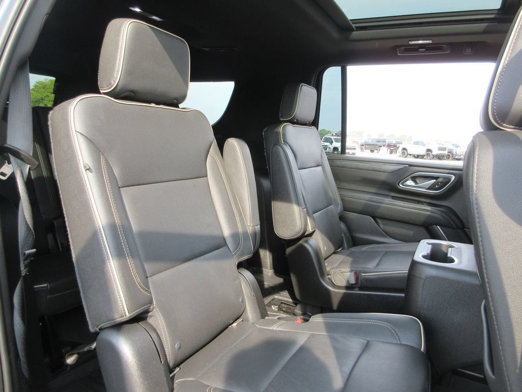 Certified 2021 GMC Yukon XL SLT w/ SLT Premium Package AWD/4WD image 25