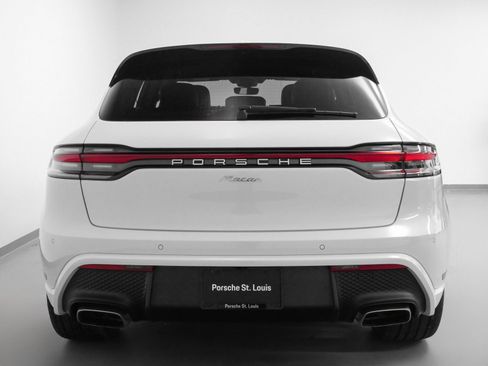 Certified 2025 Porsche Macan image 9