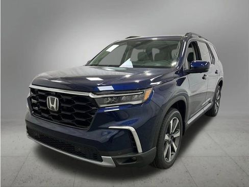 New 2025 Honda Pilot Touring image 1