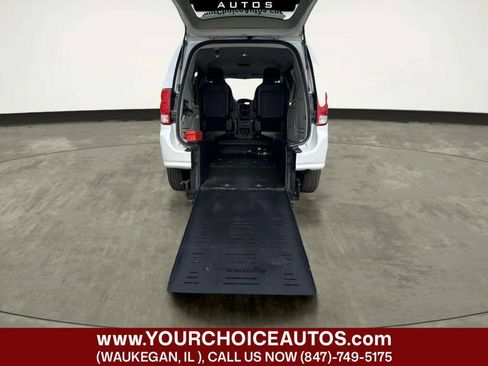 Used 2017 Dodge Grand Caravan SE w/ Power Window Group FWD image 15