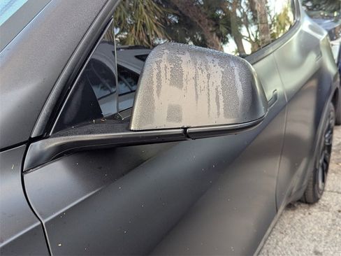 Used 2022 Tesla Model Y Long Range image 7