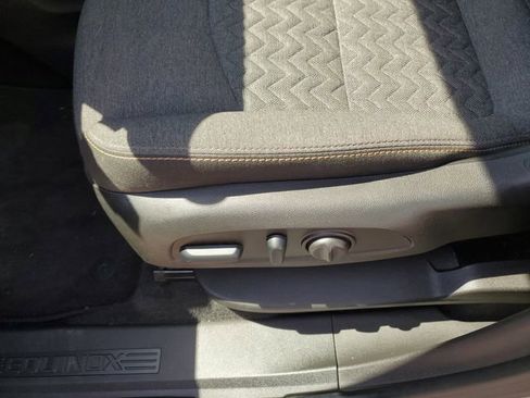 Used 2022 Chevrolet Equinox LT FWD image 18