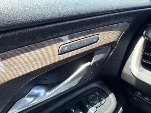 Used 2024 GMC Terrain Denali w/ Denali Premium Package AWD/4WD image 32