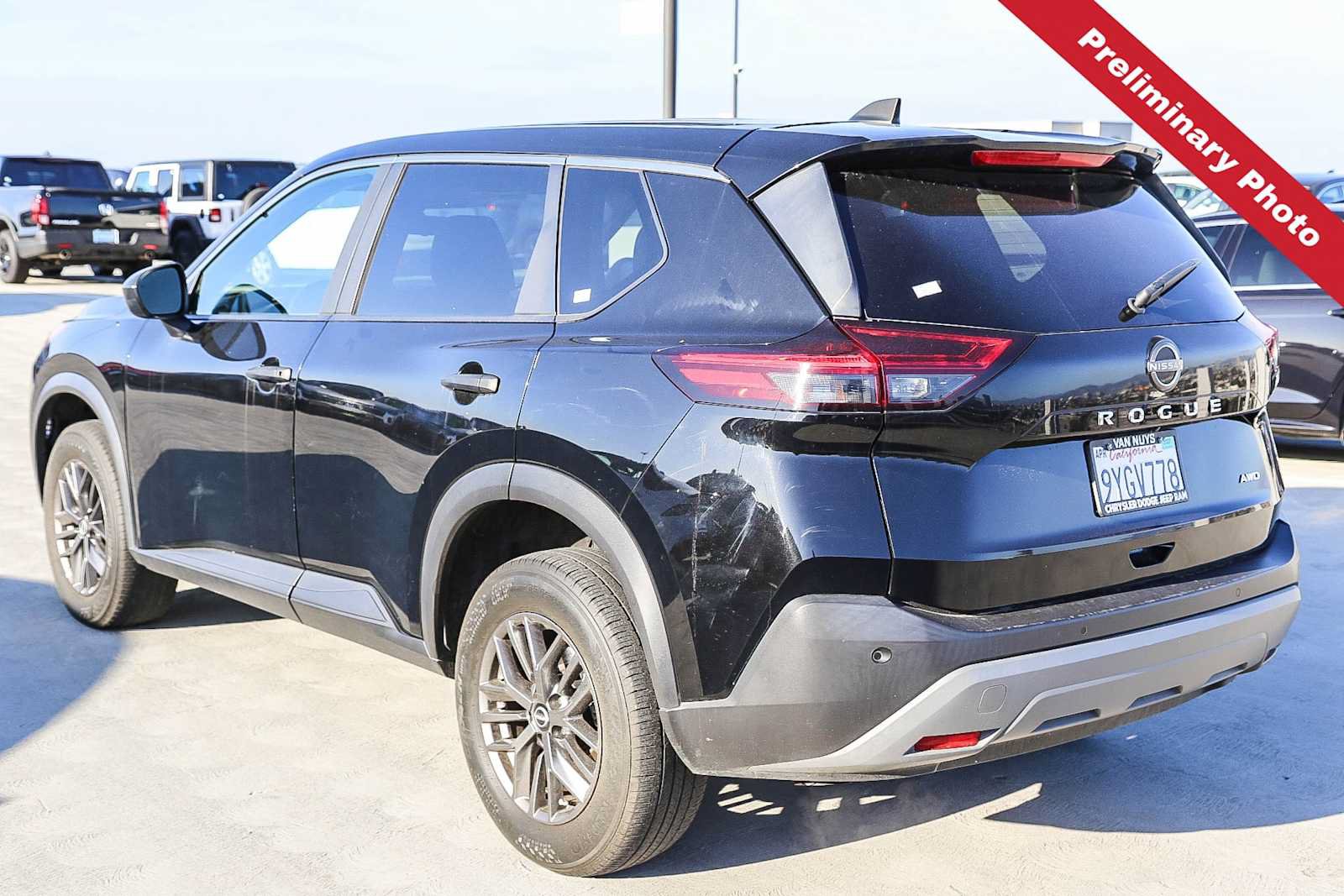 Used 2023 Nissan Rogue S AWD/4WD image 6