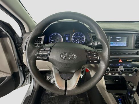 Used 2020 Hyundai Elantra SE image 13