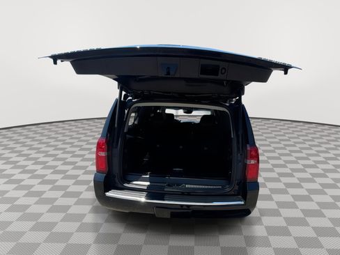 Used 2019 Chevrolet Suburban Premier w/ Premier Plus Edition AWD/4WD image 21
