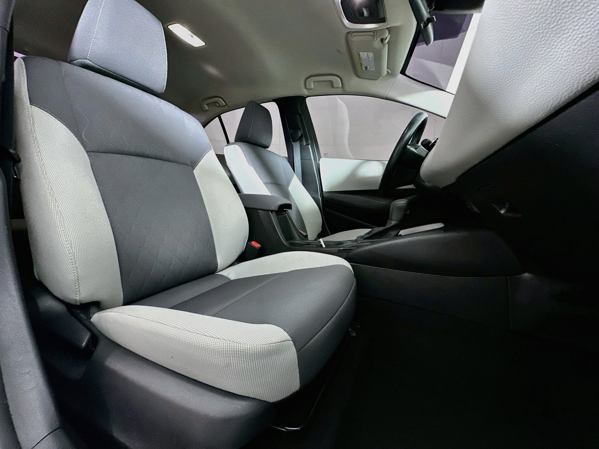 Used 2025 Toyota Corolla LE FWD image 29
