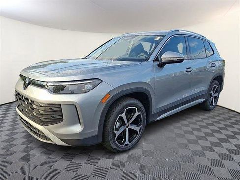 New 2025 Volkswagen Tiguan SE image 3