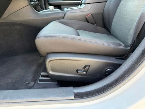 Used 2023 Chrysler 300 Touring w/ Sport Appearance Package RWD image 8
