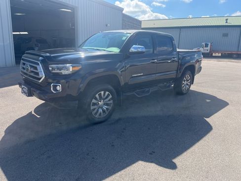 Used 2020 Toyota Tacoma Limited image 15