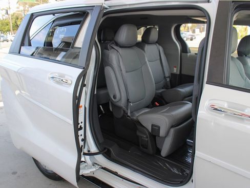 Used 2024 Toyota Sienna Limited FWD image 24
