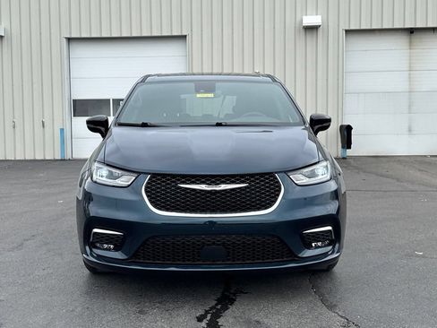 Used 2025 Chrysler Pacifica Select FWD image 2