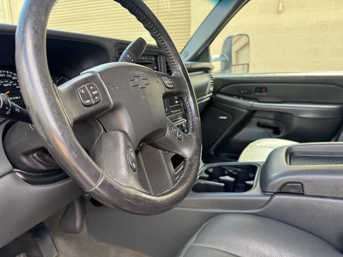 Used 2006 Chevrolet Silverado 2500 W/T w/ Skid Plate Package AWD/4WD image 37