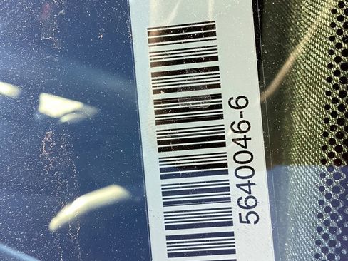 Used 2025 Chrysler Pacifica Select FWD image 12