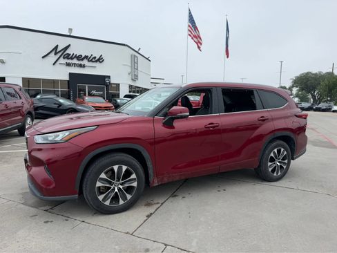 Used 2020 Toyota Highlander XLE image 1