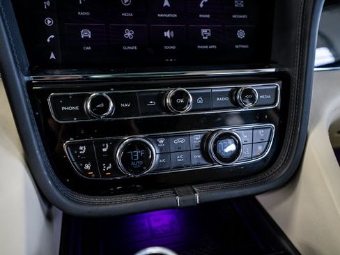 Used 2021 Bentley Bentayga image 50
