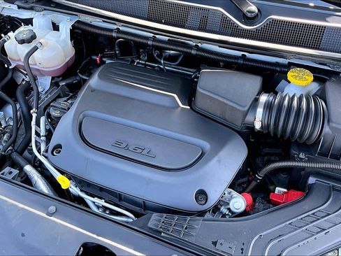 Used 2025 Chrysler Pacifica Select FWD image 29