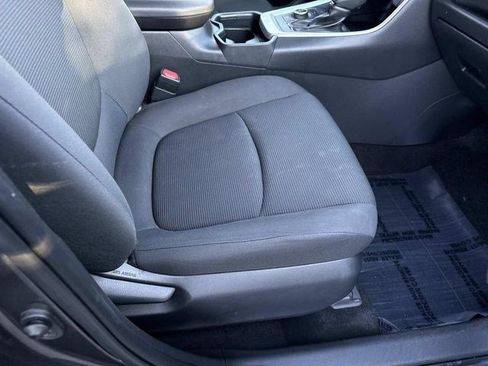 Used 2019 Toyota RAV4 LE image 10