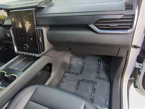 Used 2024 GMC Acadia Elevation image 23