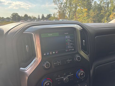 Used 2022 Chevrolet Silverado 1500 LT Trail Boss w/ LT Trail Boss Premium Package image 46