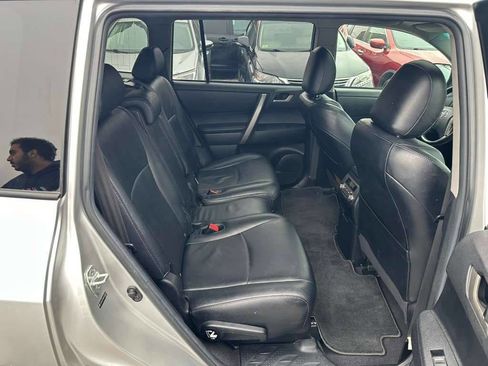 Used 2010 Toyota Highlander SE image 21