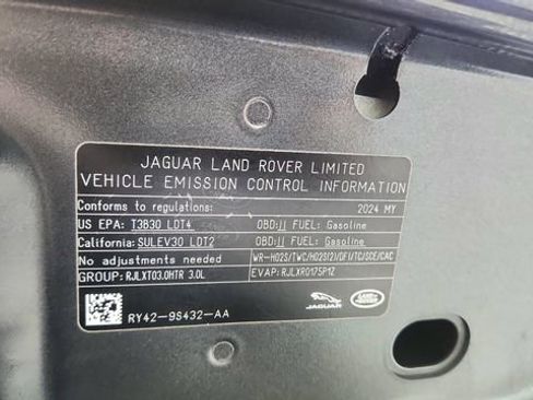 Used 2024 Land Rover Discovery Dynamic SE AWD/4WD image 65