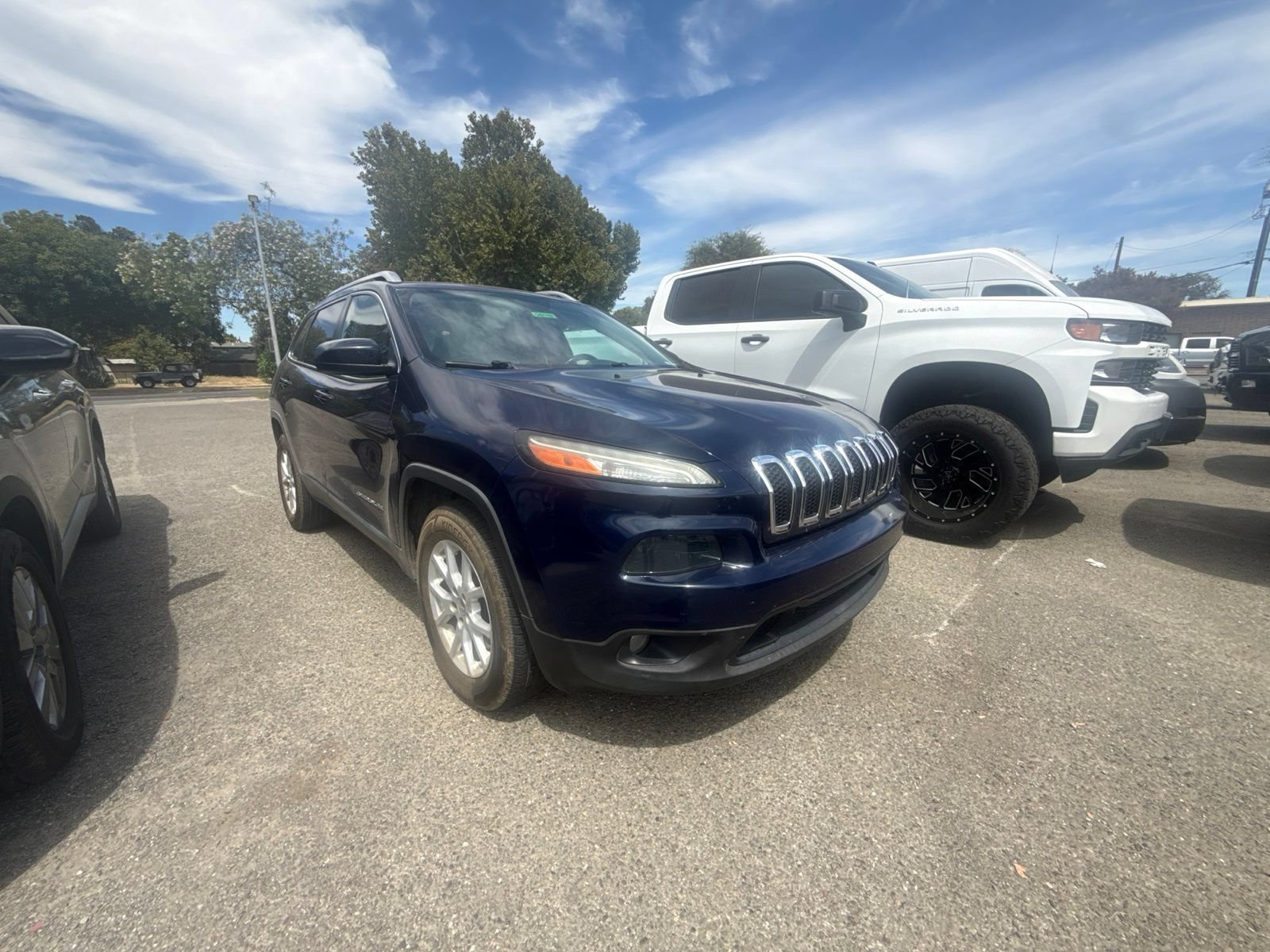 Used 2015 Jeep Cherokee Latitude AWD/4WD image 4