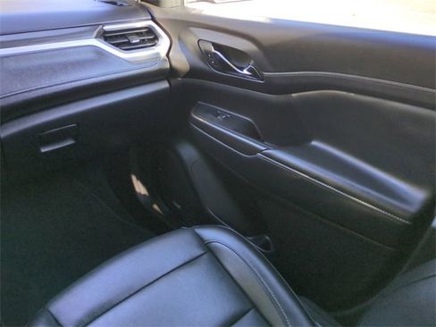 Used 2023 GMC Acadia SLT image 17