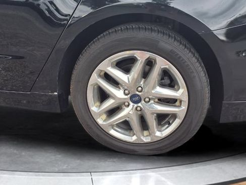 Used 2016 Ford Fusion SE FWD image 16