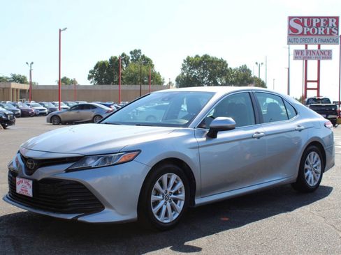 Used 2019 Toyota Camry LE image 7