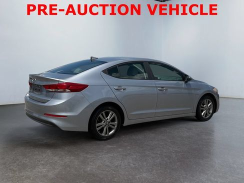 Used 2017 Hyundai Elantra SE FWD image 3