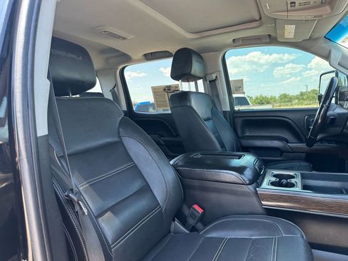 Used 2018 GMC Sierra 3500 Denali image 16