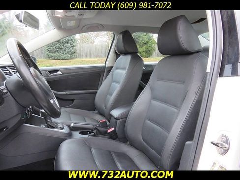 Used 2011 Volkswagen Jetta SE image 26