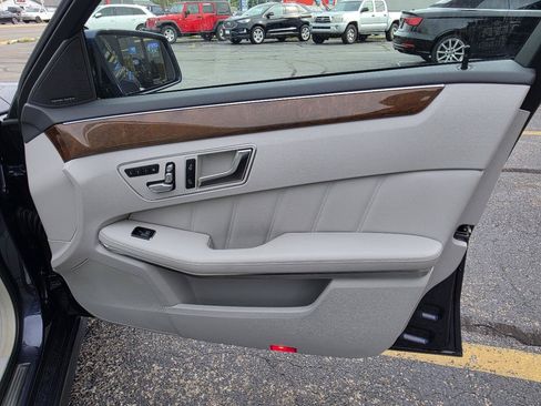 Used 2014 Mercedes-Benz E 350 4MATIC Sedan image 62