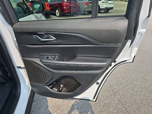 Certified 2025 Jeep Grand Cherokee Laredo X image 12