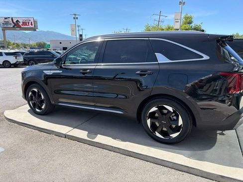 Certified 2025 Kia Sorento SX Prestige AWD/4WD image 3
